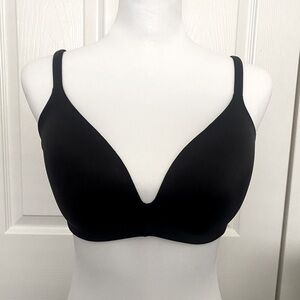Victoria’s Secret IPEX No-Wire Body by Victoria Black Bra 34D